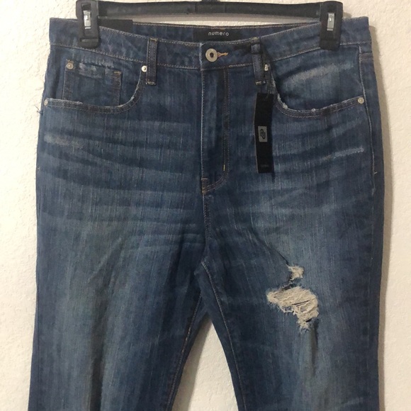 Numero Distressed Cropped Mid-Rise Jeans - Picture 2 of 9